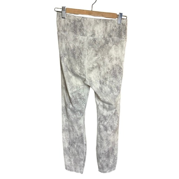 All in Motion High-rise Workout Athleisure Leggings in Tie Dye Grey/White - Picture 2 of 4